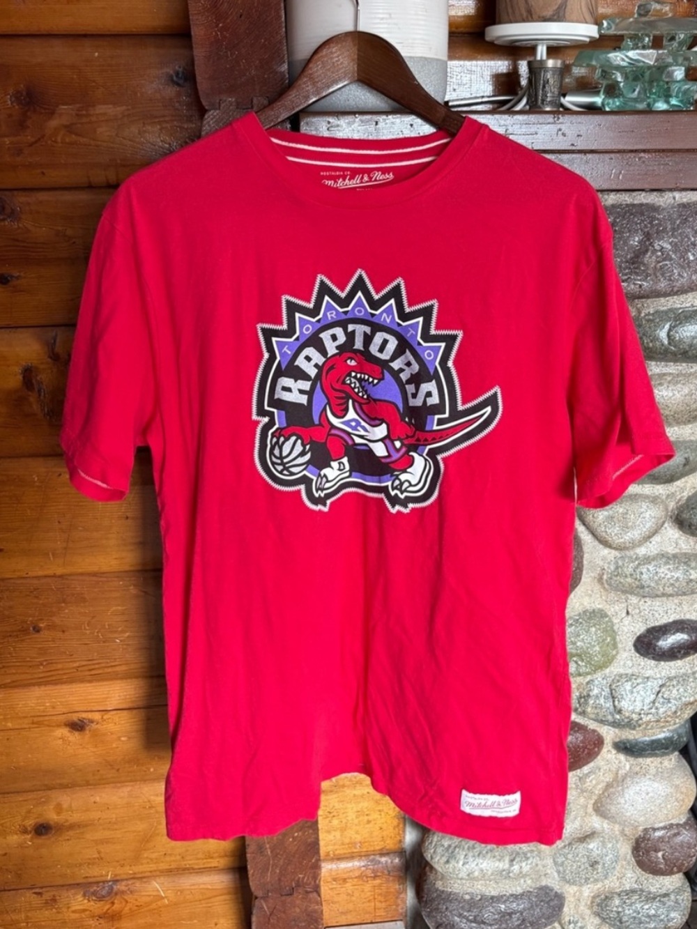 Mitchell & Ness Toronto Raptors Dino Logo Throwback T-Shirt Red XL